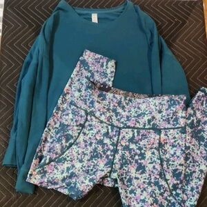 Marika Set Reversible Pocket Leggings XL & Top Size L Blue Coral Splatter Color